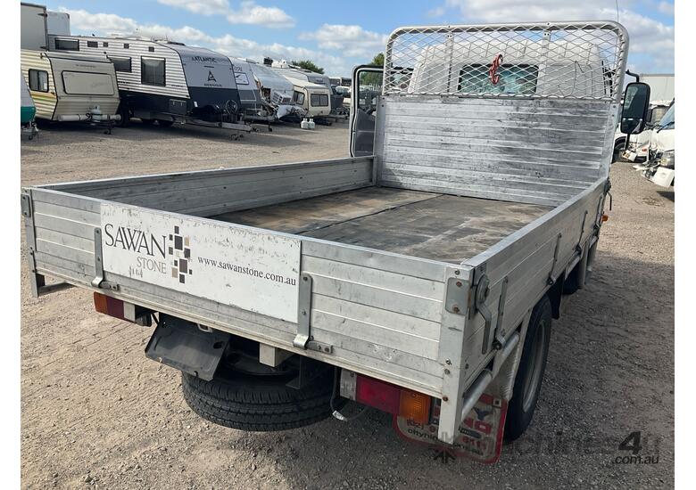 caption 2016 Hino 300 series Table Top