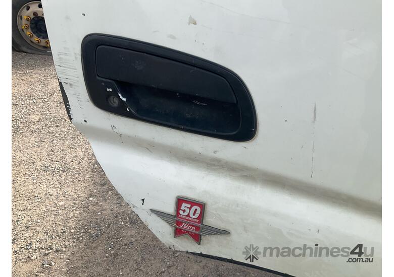 caption 2016 Hino 300 series Table Top