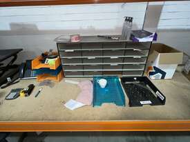 1x Workbench with Contents - picture0' - Click to enlarge