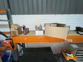 1x Workbench with Contents - picture1' - Click to enlarge