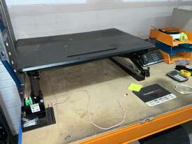 1x Workbench with Contents - picture2' - Click to enlarge