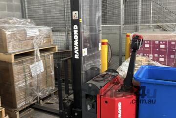 Raymond Toyota /   Stacker
