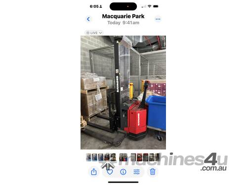 Toyota / Raymond Stacker 