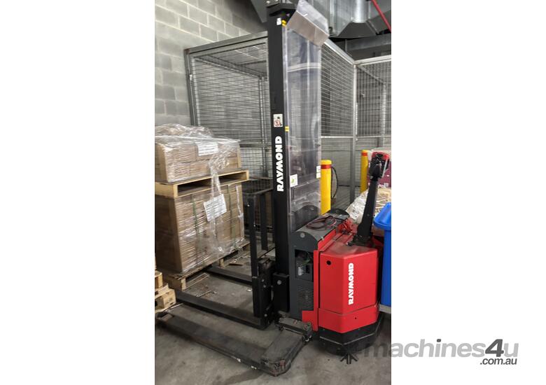 Toyota / Raymond Stacker 