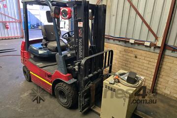 Toyota   2.5T ELECTRIC FORKLIFT