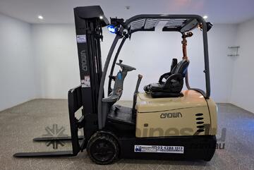 Wollongong Forklift: Crown 1.6T Electric, 3-Stage Container Mast, 4.825m Lift!