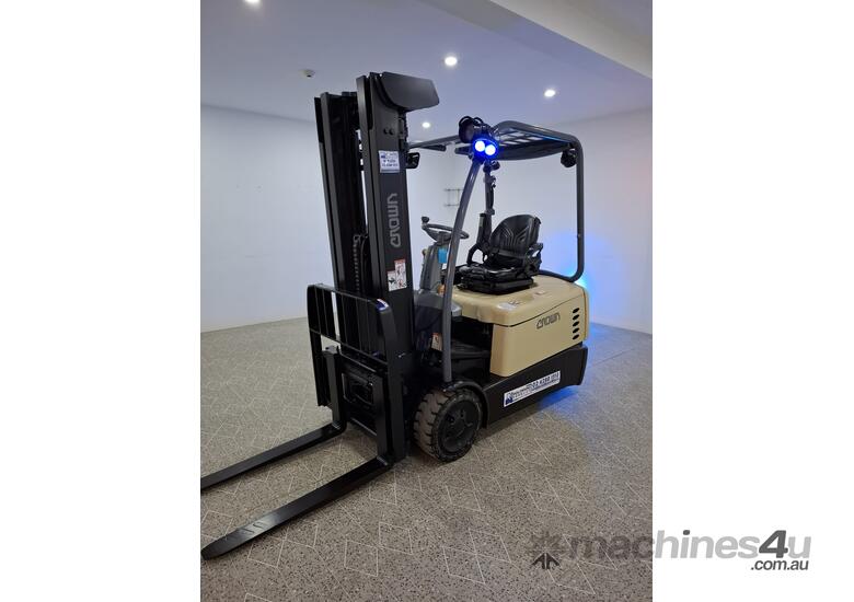 caption Wollongong Forklift: Crown 1.6T Electric, 3-Stage Container Mast, 4.825m Lift!