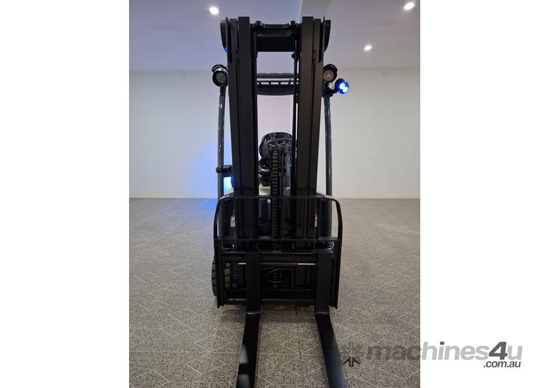caption Wollongong Forklift: Crown 1.6T Electric, 3-Stage Container Mast, 4.825m Lift!