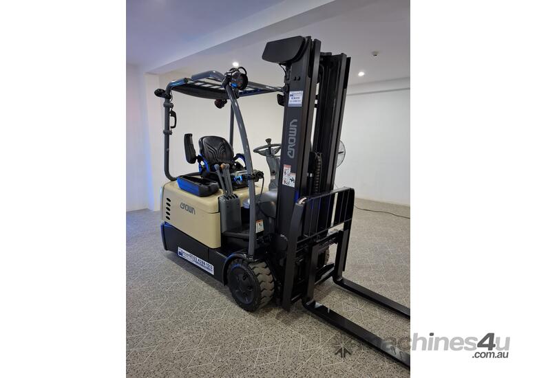 caption Wollongong Forklift: Crown 1.6T Electric, 3-Stage Container Mast, 4.825m Lift!