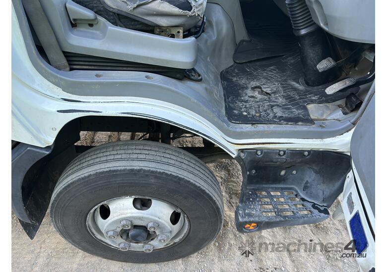 2017 Hino 300 Series 921 (4x2) Service Truck (Ex Lease)