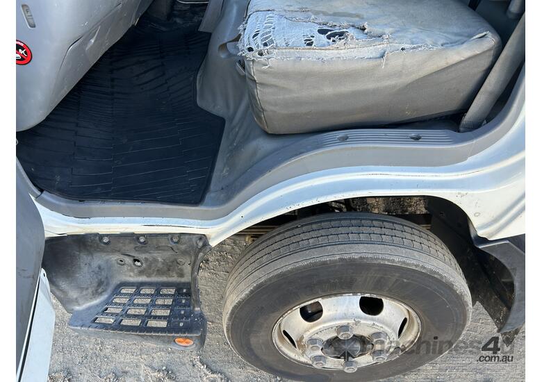 2017 Hino 300 Series 921 (4x2) Service Truck (Ex Lease)