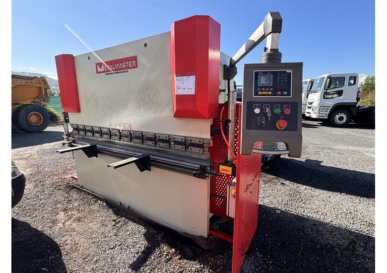 caption METALMASTER Hydraulic NC Press Brake