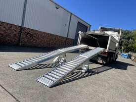 6m 5Tonne Center Supported Loading Ramps - picture0' - Click to enlarge