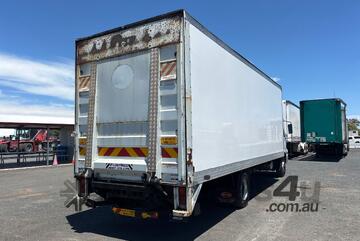 2015 Mitsubishi Fuso Fighter Pantech