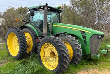John Deere   8225R