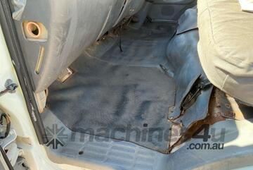 2010 Mitsubishi Canter Crew Cab Table Top