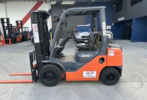 Toyota 8FG25 2.5t Forklift Cont. Mast Deluxe Pack, SS, LPG