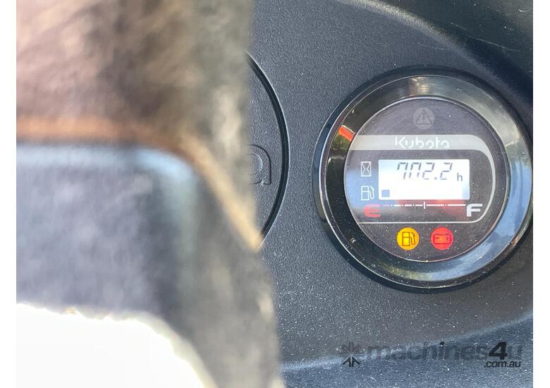 Kubota 520 RTV side by side