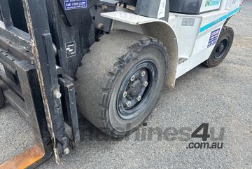 2014 Unicarriers J1F5F45U Forklift