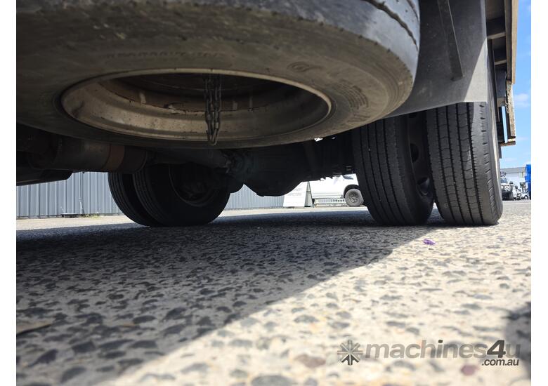 2014 Isuzu NPR 400  4x2 Pantech (Manual) (Tailgate Loader)