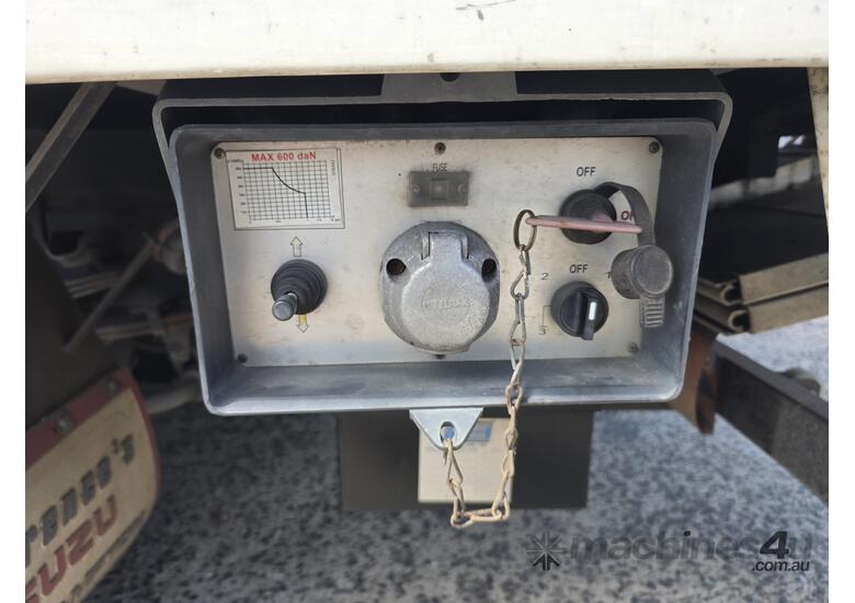 2014 Isuzu NPR 400  4x2 Pantech (Manual) (Tailgate Loader)