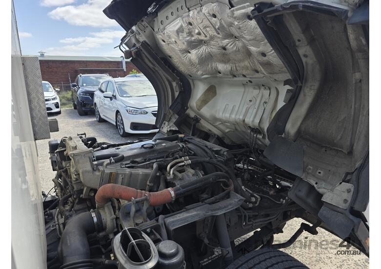 2014 Isuzu NPR 400  4x2 Pantech (Manual) (Tailgate Loader)