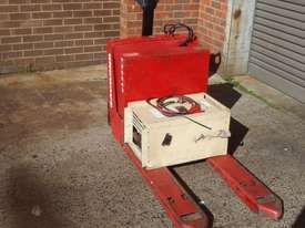 Raymond 102T-F45L Powered Pallet Jack - picture0' - Click to enlarge