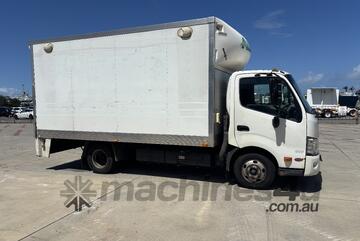 Hino 2014   300 4x2 Pantech