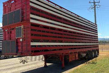 BYRNES CONVERTIBLE 2 BY 4 DECK SHEEP/ CATTLE CRATE