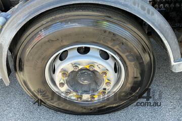 Volvo 2004   FM9 Tipper