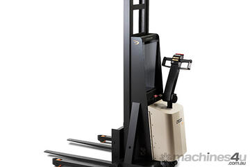 Crown M Series-Straddle