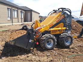 Heavy Duty Black Edition 4 in 1 Bucket 1050mm for mini loaders & mini diggers - picture1' - Click to enlarge