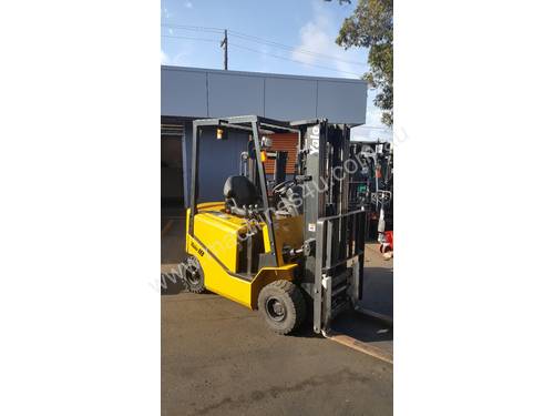 Yale 1.8 Ton Electric Forklift 4.5m Container Mast Low Hrs Near New Battery
