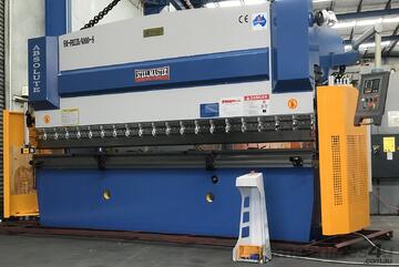 SM-PB135-4000NC2 -S -Industrial Built Hydraulic Pressbrake.