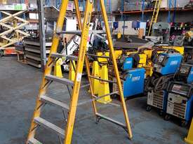 Gorilla Platform Ladder Fiberglass 1.7 Meter Industrial Stock Picking Ladders - picture0' - Click to enlarge