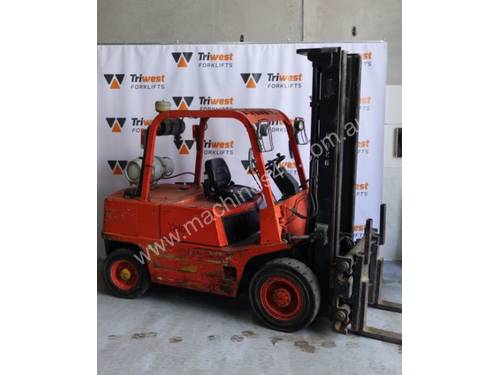 4T Forklift with Tyne Clamp