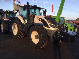 Valtra  T194V FWA/4WD Tractor - picture0' - Click to enlarge