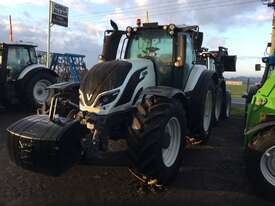 Valtra  T194V FWA/4WD Tractor - picture1' - Click to enlarge
