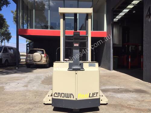 Crown 30WTF130A Heavy Duty Compact Walkie Stacker 2.1M Low Mast & Brand New Batteries Fitted