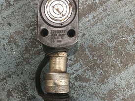 Porta Power 10 Ton Hydraulic Ram Larzep Single Acting Cylinder - picture2' - Click to enlarge