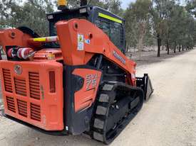 Kubota SLV75 Skid Steer Loader - picture1' - Click to enlarge