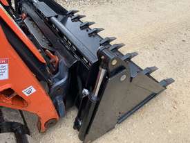 Kubota SLV75 Skid Steer Loader - picture2' - Click to enlarge