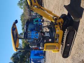 PC 18 MR Excavator 2016 - picture2' - Click to enlarge