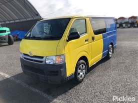 2010 Toyota Hiace - picture2' - Click to enlarge