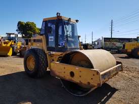 1996 Caterpillar CS-563C Vibrating Smooth Drum Roller *CONDITIONS APPLY* - picture0' - Click to enlarge