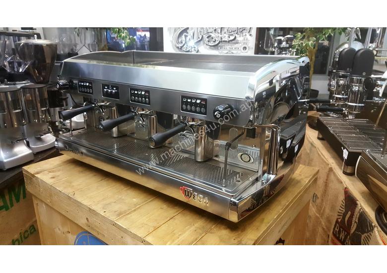 Used wega WEGA POLARIS 3 GROUP HICUP CHROME ESPRESSO COFFEE MACHINE