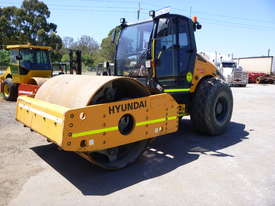 2013 Hyundai HR140C-9 Vibratory Smooth Drum Roller (GA1181) - picture0' - Click to enlarge