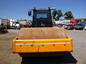 2013 Hyundai HR140C-9 Vibratory Smooth Drum Roller (GA1181) - picture0' - Click to enlarge