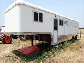 10/1980 Hawkins Engineering / Homemade Tandem 6 Horse Float with Accommodation Gooseneck Trailer - picture1' - Click to enlarge