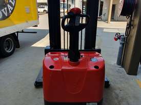 Linde Material Walkie Stacker - Electric - picture0' - Click to enlarge